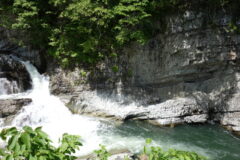 富良野までの途中の三段滝と桂沢湖　