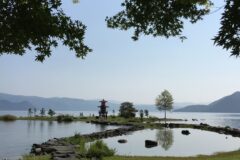 洞爺湖の紅葉と浮見堂